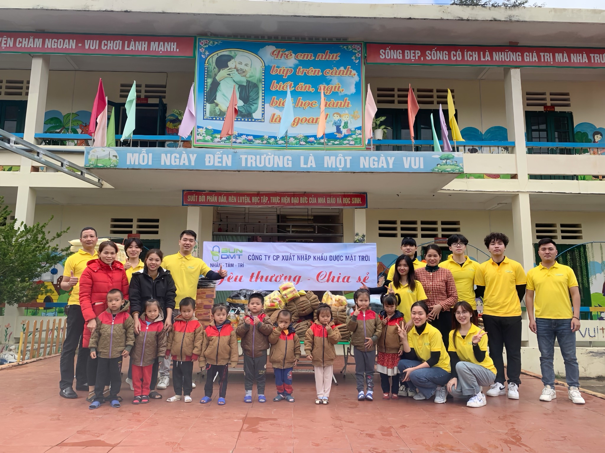 CÔNG TY CỔ PHẦN XUẤT NHẬP KHẨU DƯỢC MẶT TRỜI (Ngày 06/12/2023- Thiện nguyện quyên góp, ủng hộ các cháu học sinh - Trường mầm non Dần Thàng – Huyện Văn Bàn – Lào Cai)